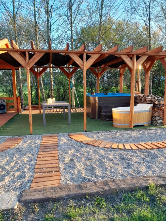 Pensjonat Agroturystyczny Pod Modrzewiem Bed & Breakfast Florczaki Luaran gambar